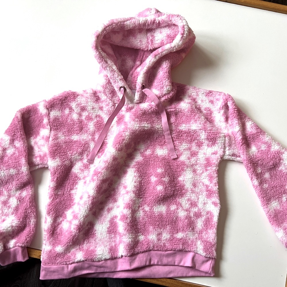 Pink and white fluffy sweatshirt cropped